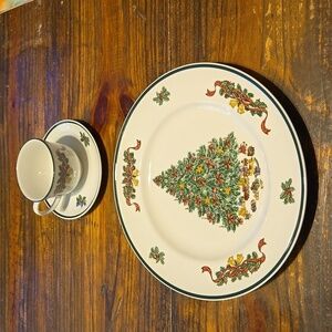 Johnson Brothers Victorian Christmas 3 Piece Place Setting Plate Cup & Sa…
